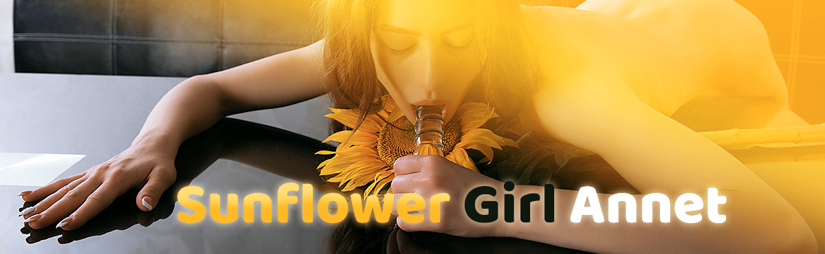 Annet - Sweetie plays with sunflower and dildo