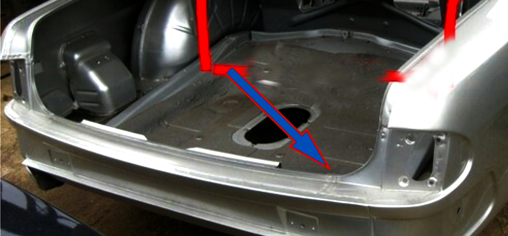 Вода в багажнике ваз 2115. Вода в багажнике нива. Вентиляция багажника форд фокус 1. Как попадает вода в багажник. Течет вентиляция багажника форд фокус 2 седан.