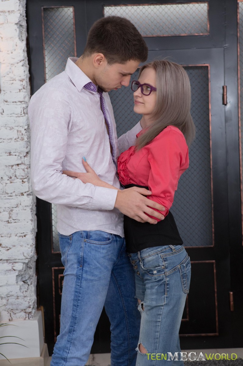 Herda Wisky - The Random Sex Encounter with a Nerdy Blonde